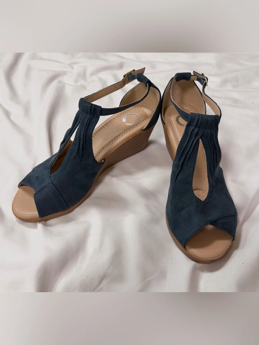 Journee Collection Kedzie Teal T-Strap Wedge Sandals Size 8 NWOT